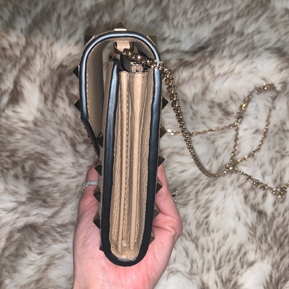 Valentino Garavani rockstud wallet on chain - Picture 11 of 13